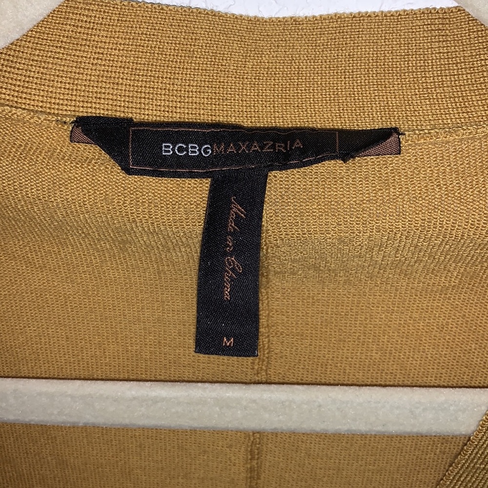 BCBG MaxAzria Sweater Size Medium - Picture 3 of 3